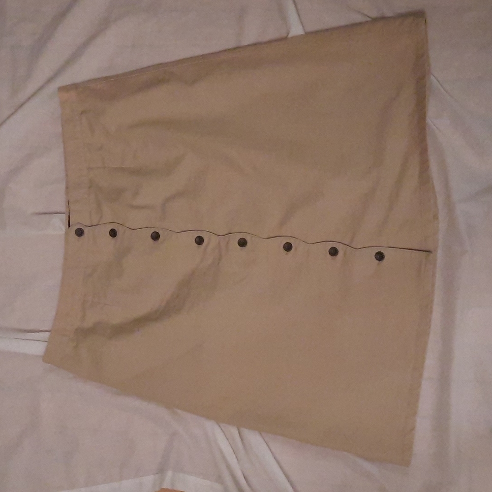 Button down semi-short skirt